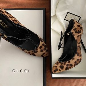 Gucci Leopard print T strap pump